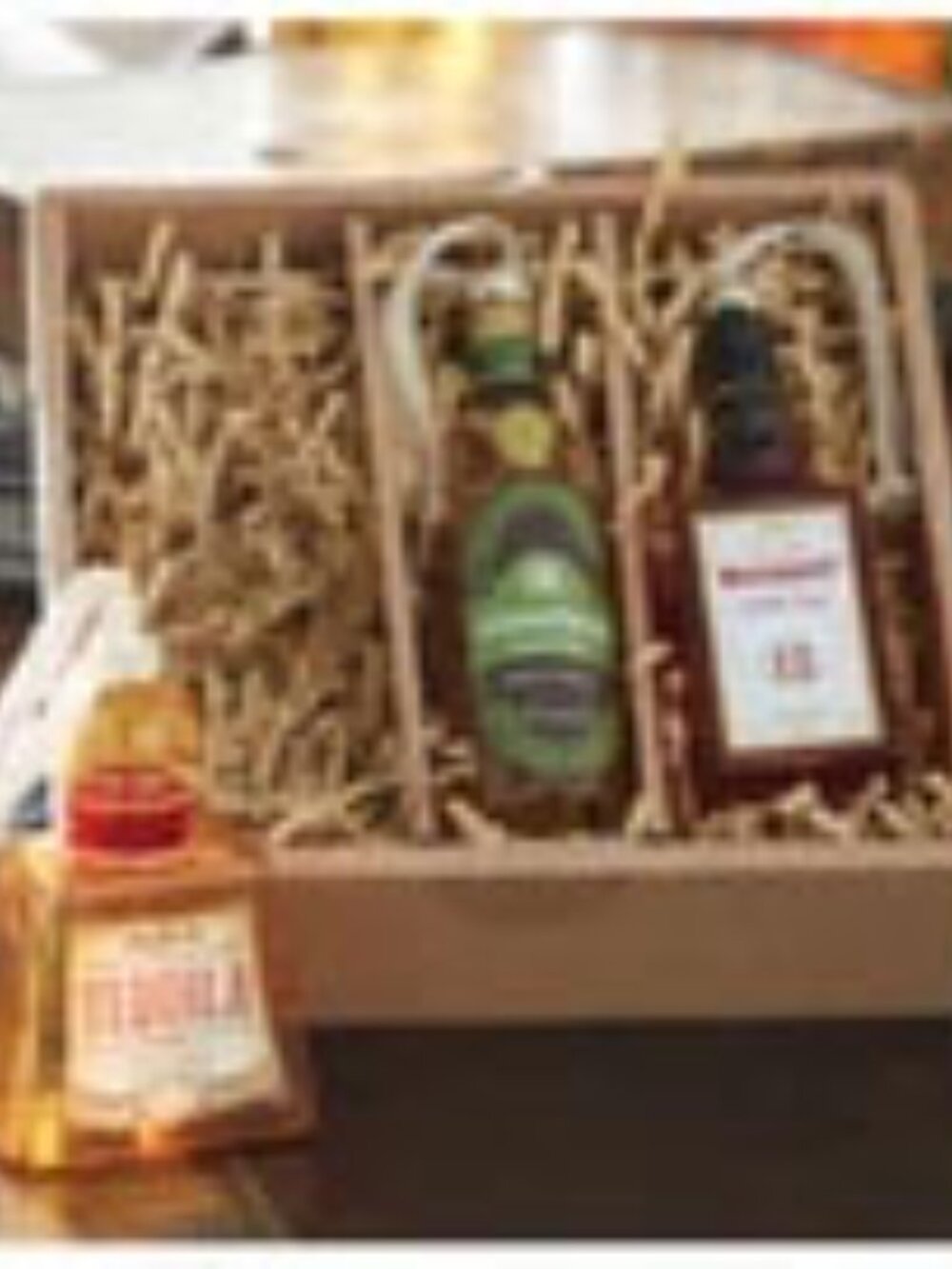 Raz Imports 3-PK 6.25" BOX OF SPIRITS ORNAMENTS Tequila Whiskey Christmas - Picture 4 of 4